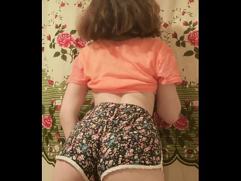 ❤️ Sexy jonge babe dy't har koarte broek op 'e kamera útstrielet ☑ Fucking video  by ús fy.analytik24.ru ❤