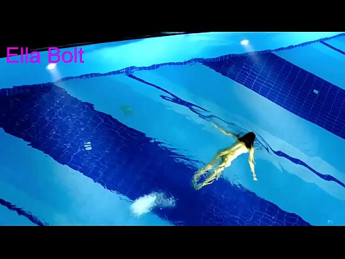 ❤️ Ik kin net ophâlde te sjen, jonge blonde fongen neaken swimmen yn ELLA BOLT resort pool ☑ Fucking video  by ús fy.analytik24.ru ❤