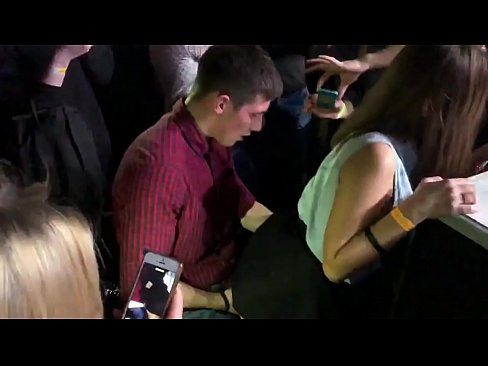 ❤️ Echte seks yn in Russyske nachtclub. 18-jierrich Russysk famke yn 'e anus en fagina neukt yn in nachtclub ☑ Fucking video by ús fy.analytik24.ru ❤